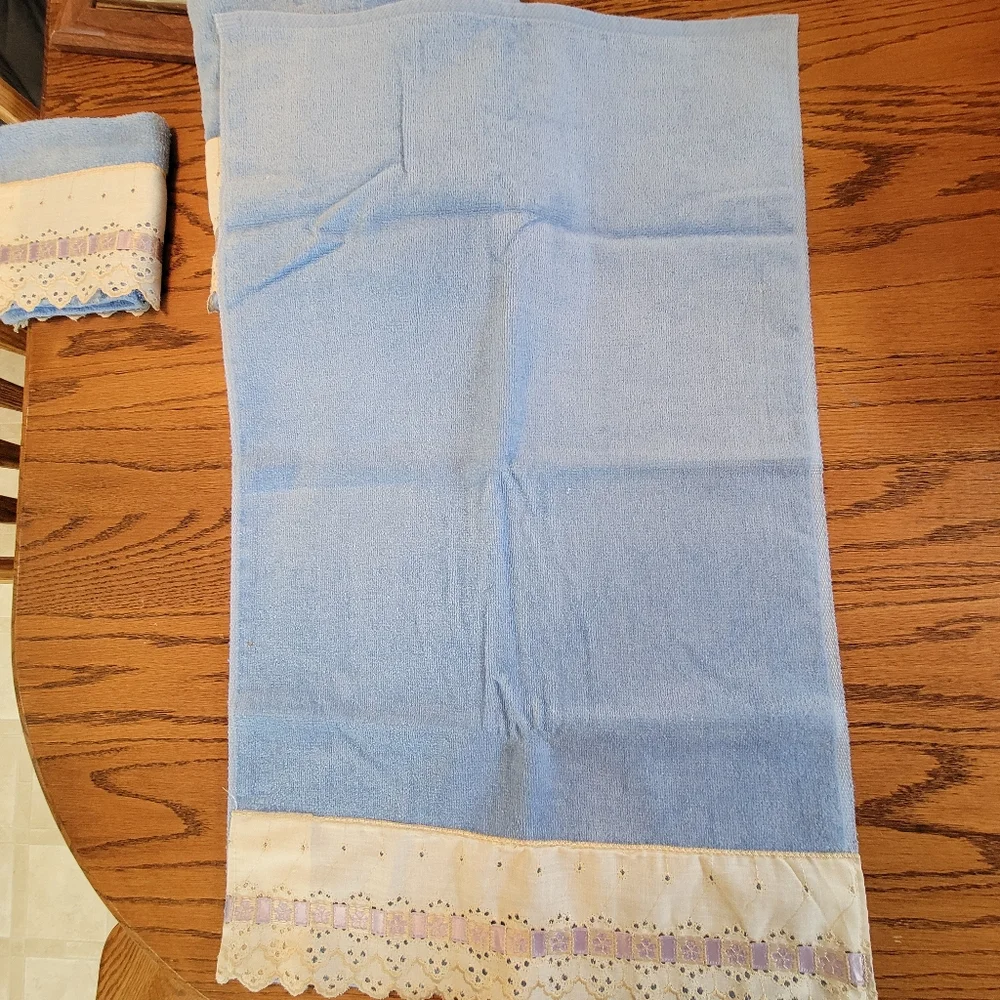 Cottagecore Bath Towel Set ~ Vtg 1980s? ~ Blue & Lacey Trim GUC FINAL PRICE